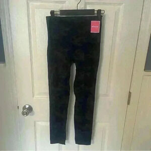 Spanx EcoCare Seamless Leggings Large Black Camo Stretch Activewear Gym Workout